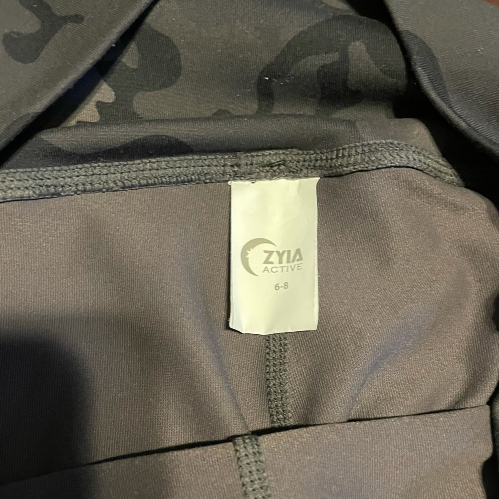 Zyia Forest Camo Luxe HiRise Capri 20" Gem